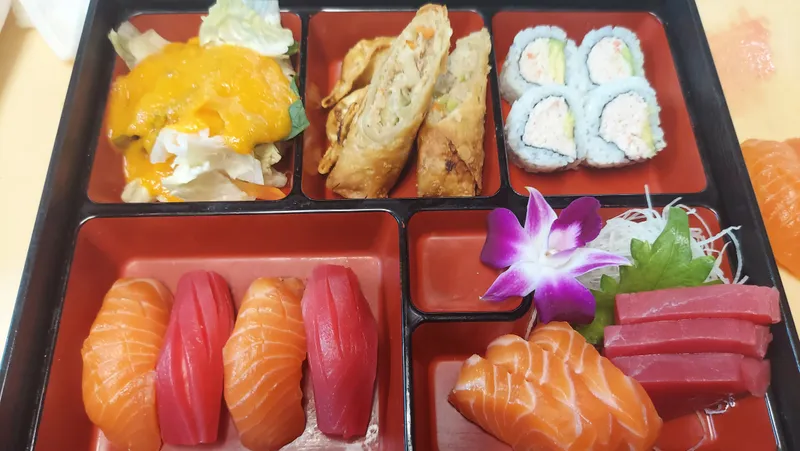 Sushi & Sashimi Bento