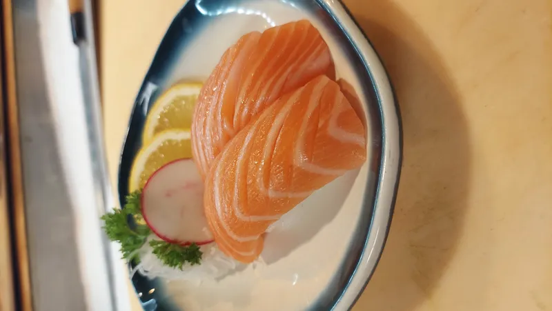 Salmon (Sake) sushi