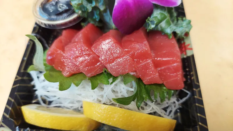 Blue fin (Hon maguro) sashimi