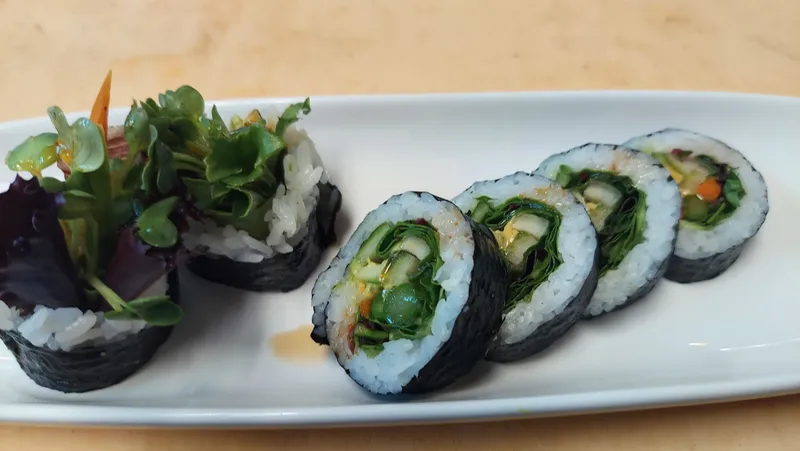 Vegetable roll (6 pcs)