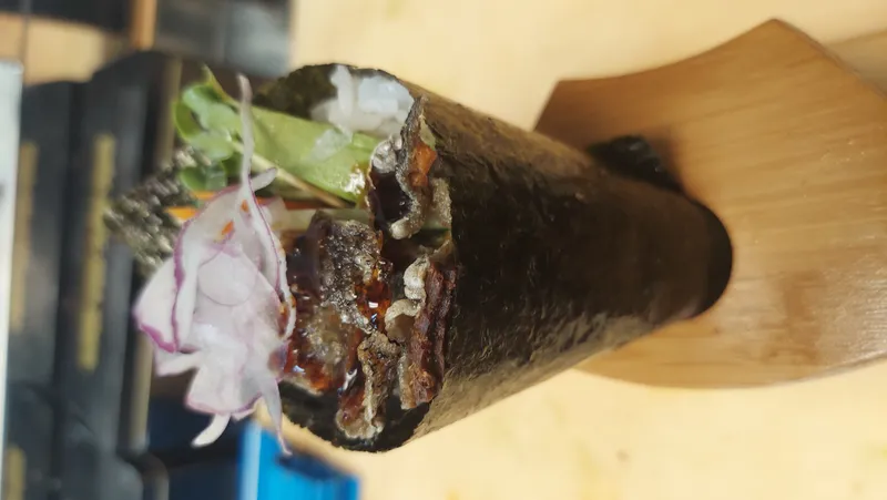 Salmon skin hand roll
