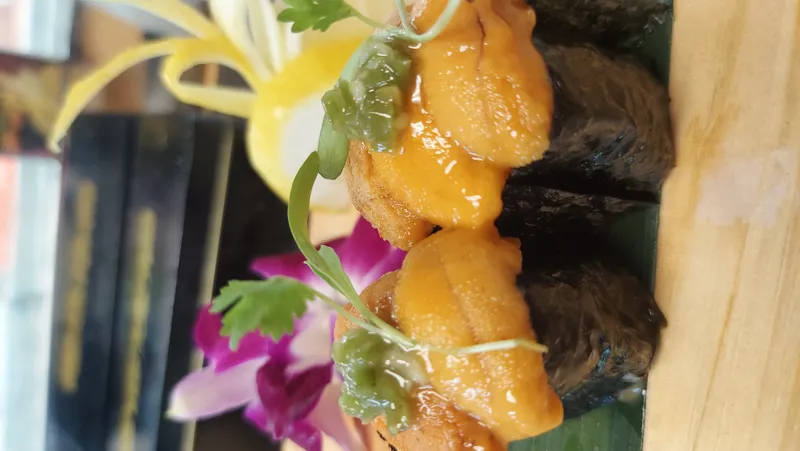 Sea Urchin (Uni) sushi