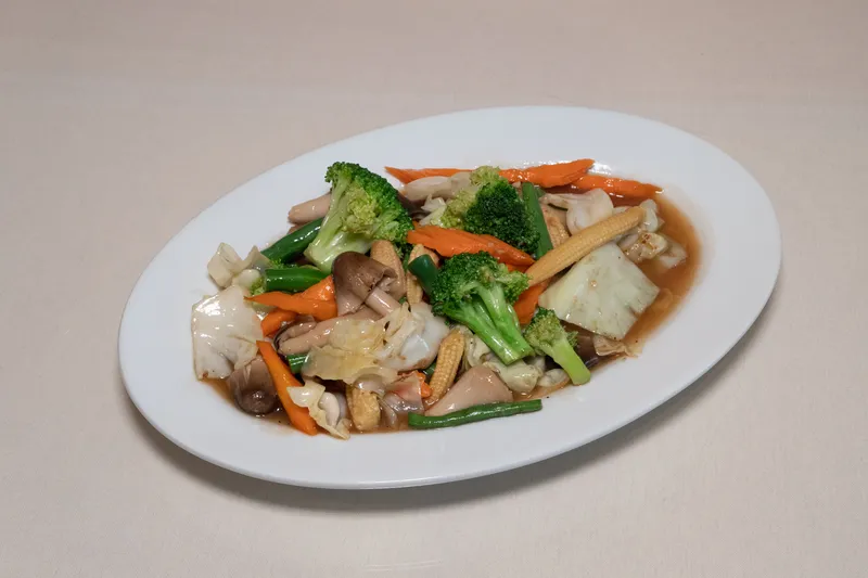 30. Stir-Fried Vegetables in Oyster Sauce