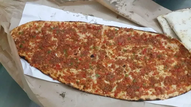 Antep Style Etli Ekmek - Antep Usulu Etli Ekmek