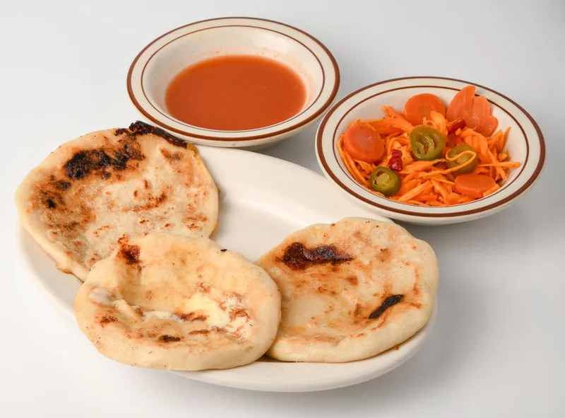 Pollo Pupusas