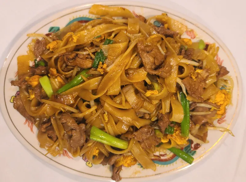 4. Shrimp Chow Fun with Soy Sauce Beans Sprout