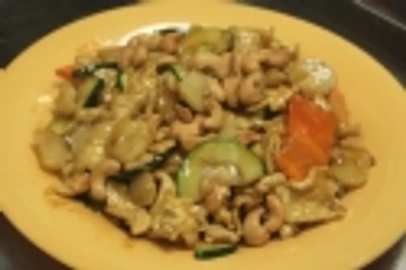 L9. Cashew Chicken