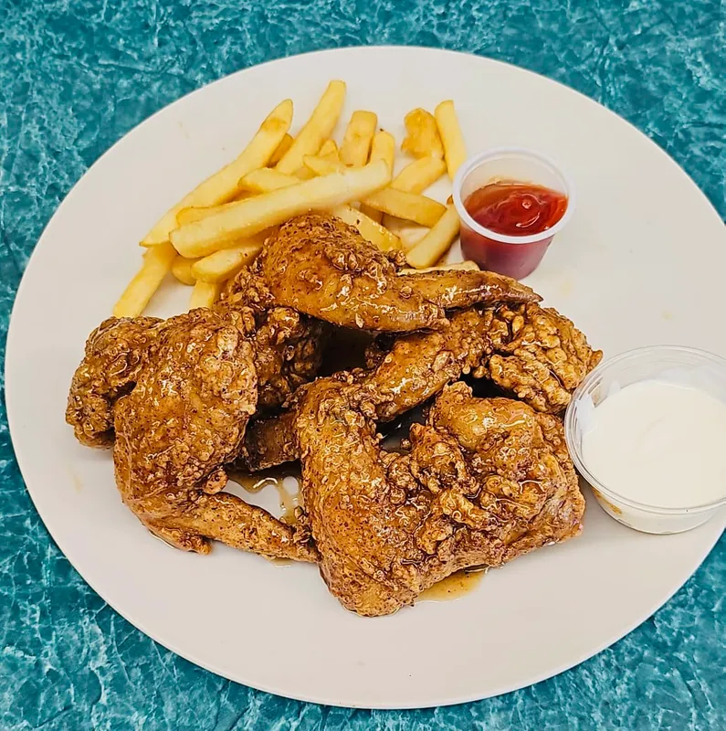 Chicken Wings w Fries