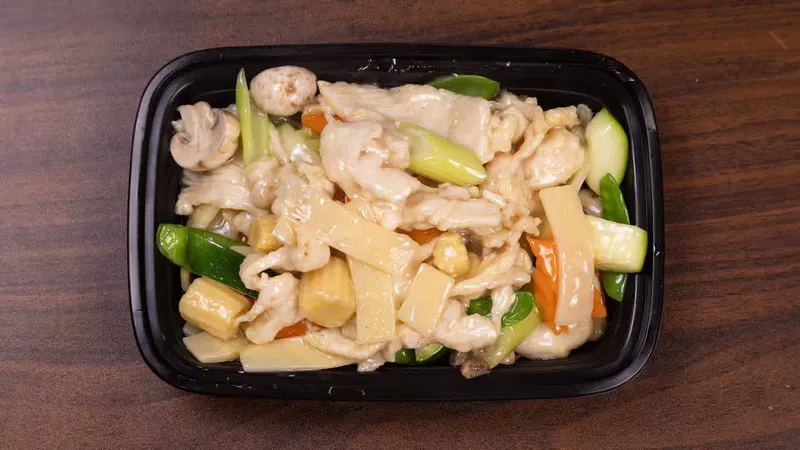 E1. Moo Goo Gai Pan