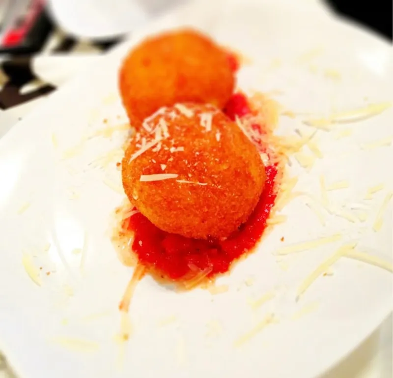 Fried Mac N Cheese balls