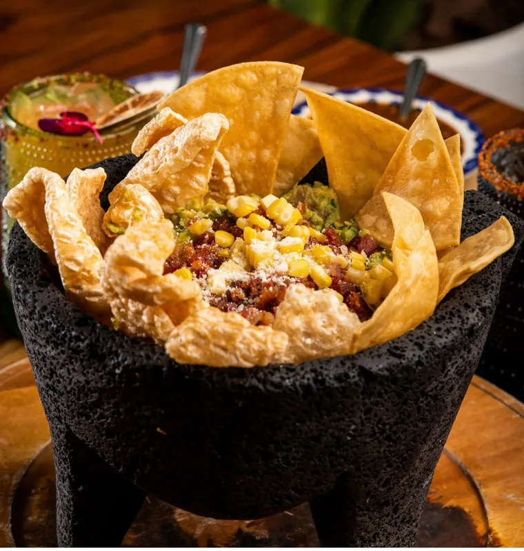 Pork rinds w/ guacamole