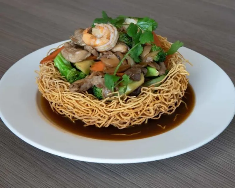 90. Combination Wok Stir-Fried with Crispy Egg Noodle