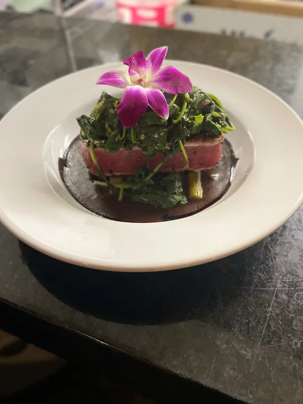 Pepper Crusted Tuna Mignon