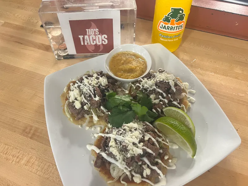 Carne asada sopes