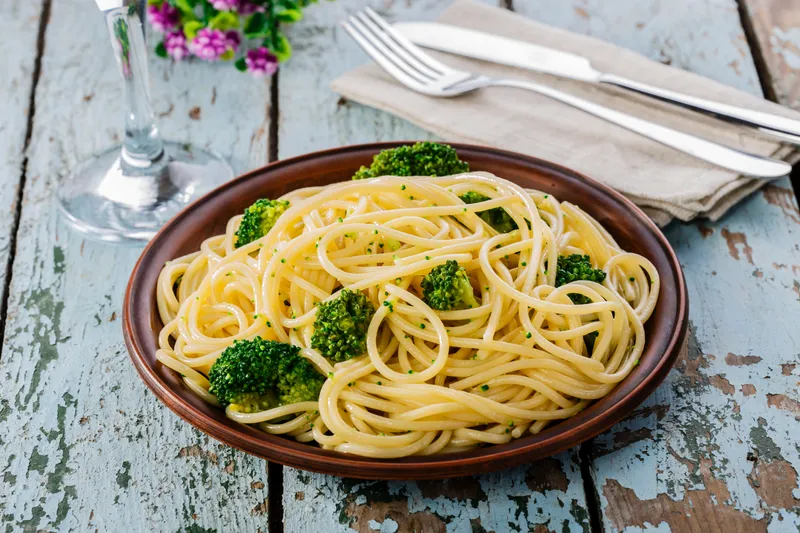Spaghetti With Broccoli, Garlic, Olive Oil