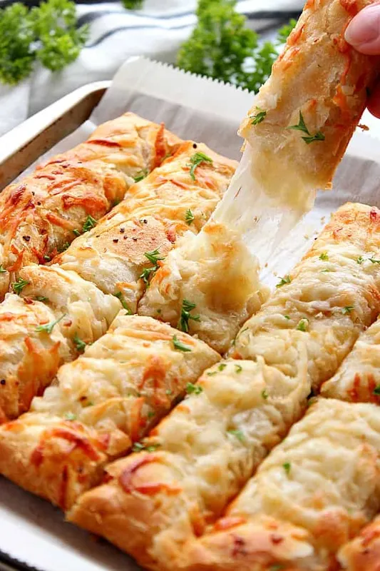 Cheesy Breadsticks with Sauce