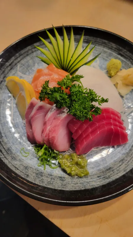 No. 6 Assorted 16Pieces Sashimi Combination