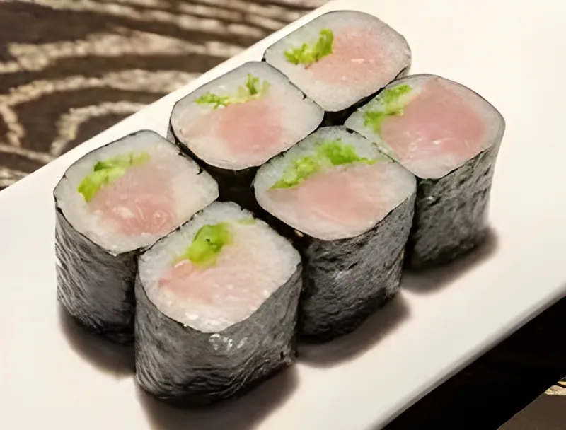 Yellowtail Scallion Roll