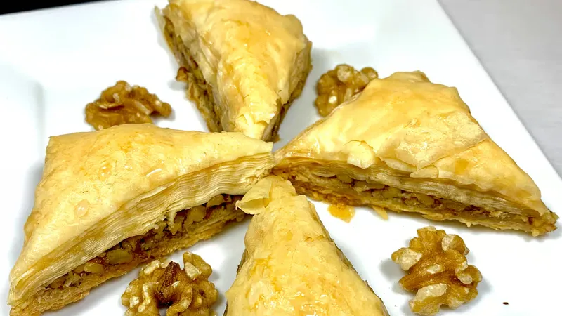 Baklava Walnut (per piece)