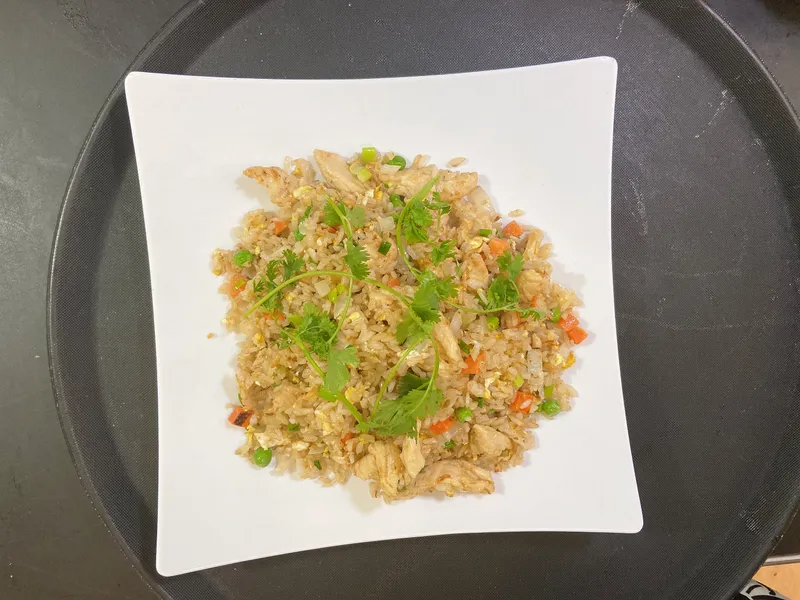 38. Chicken Fried Rice / Com Chien Ga