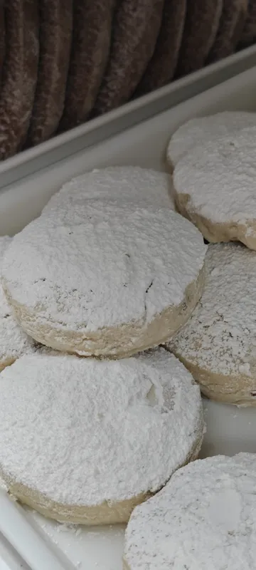 Beso (Cookie Cake Pastry)