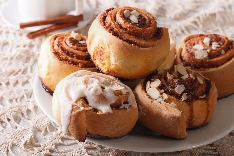Cinnamon Rolls (Half Dozen)