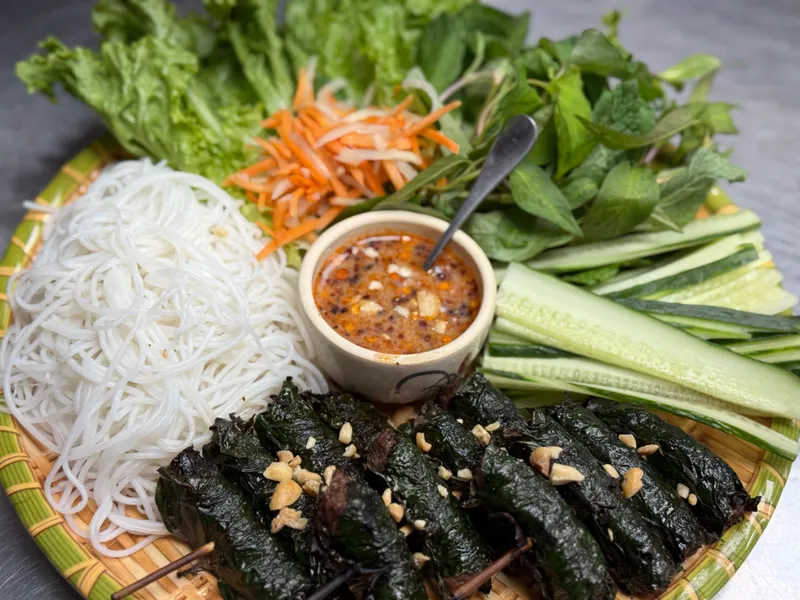 Bo La Lot (Grilled Roll Beef)