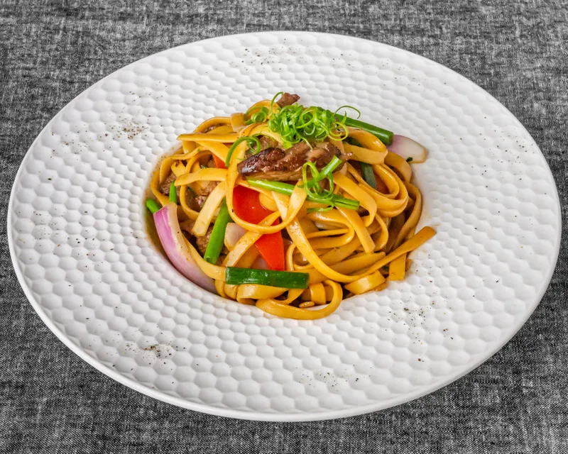 Tallarin Saltado con Carne