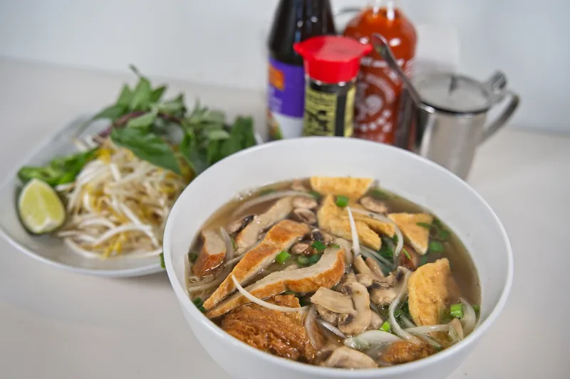 C 2. Vegan Chicken Phở (Phở Gà Chay)