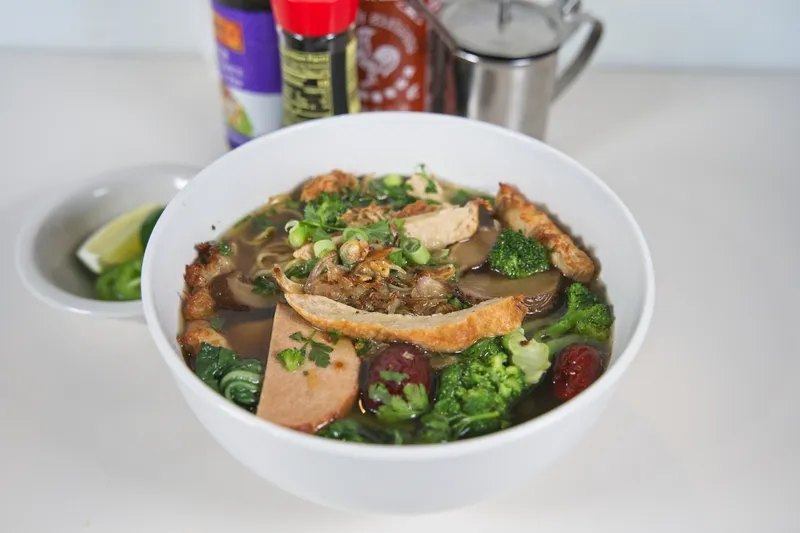 C 1.  Vegan Beef Phở (Phở Bò Chay)