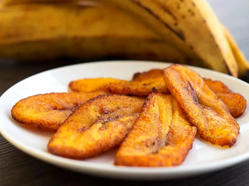 Platanos fritos / Fried sweet plantains