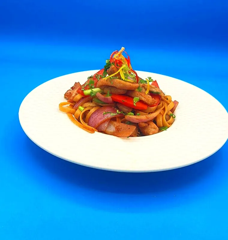 Tallarin Saltado con Pollo