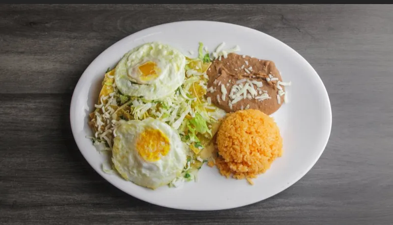 Chilaquiles Verdes / Green Chilaquiles