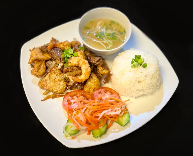 R8. Stir Fried Beef, Chicken, and Shrimp Lemongrass
