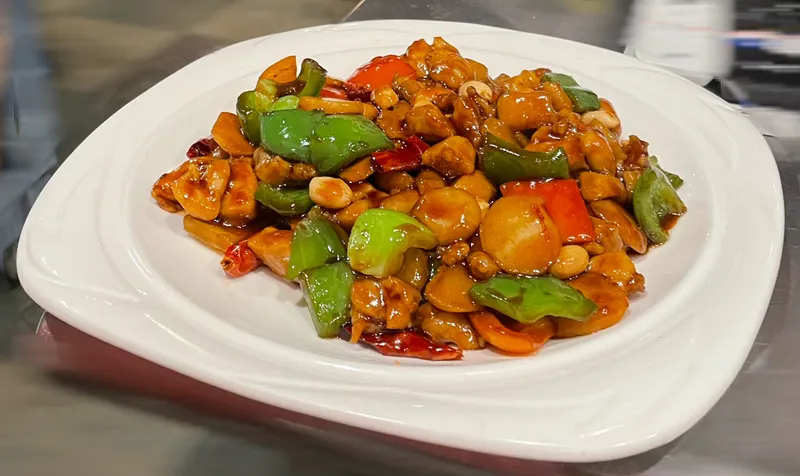 宫保鸡丁 C13. Kung Pao Chicken