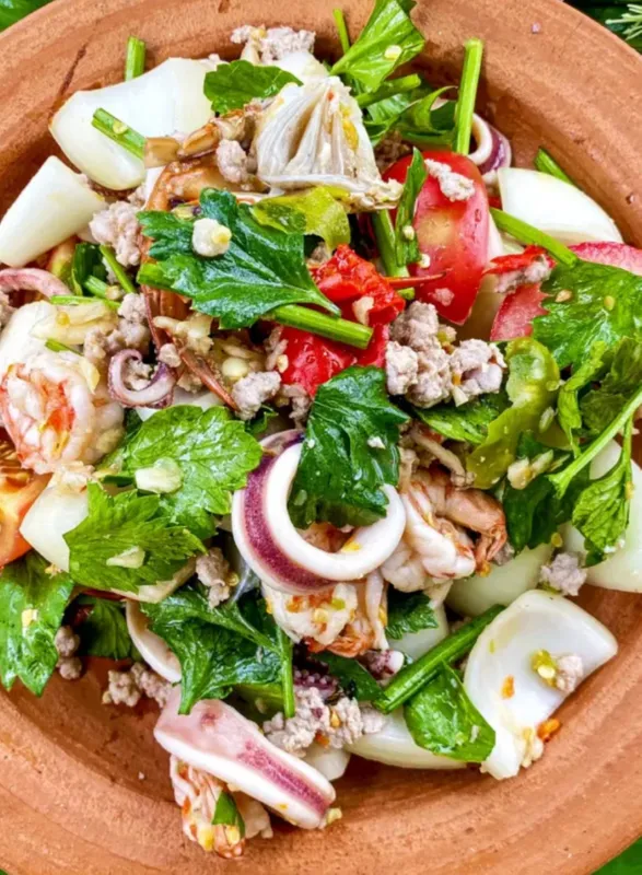 032. Yum Seafood Spicy Salad