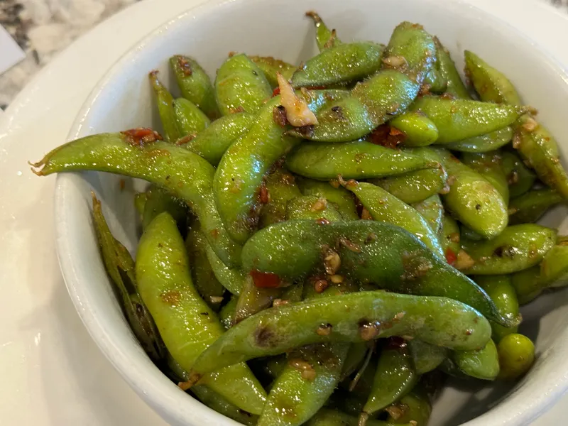 Spicy garlic edamame