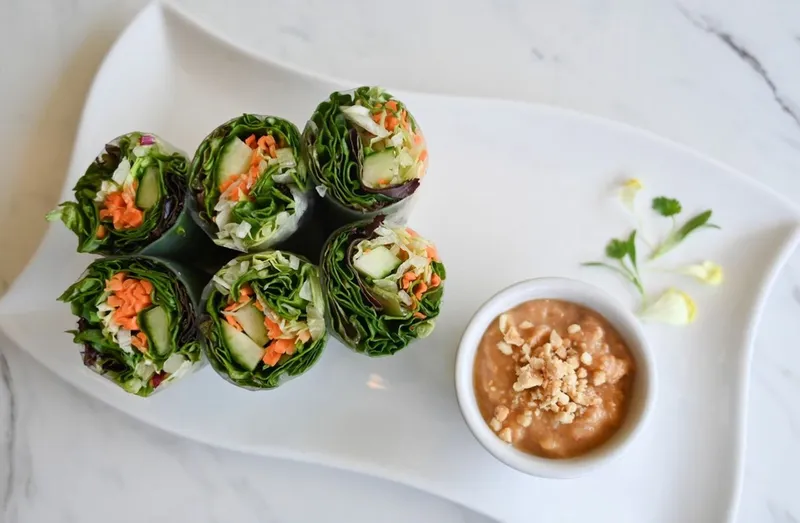 Fresh Salad Rolls (3)