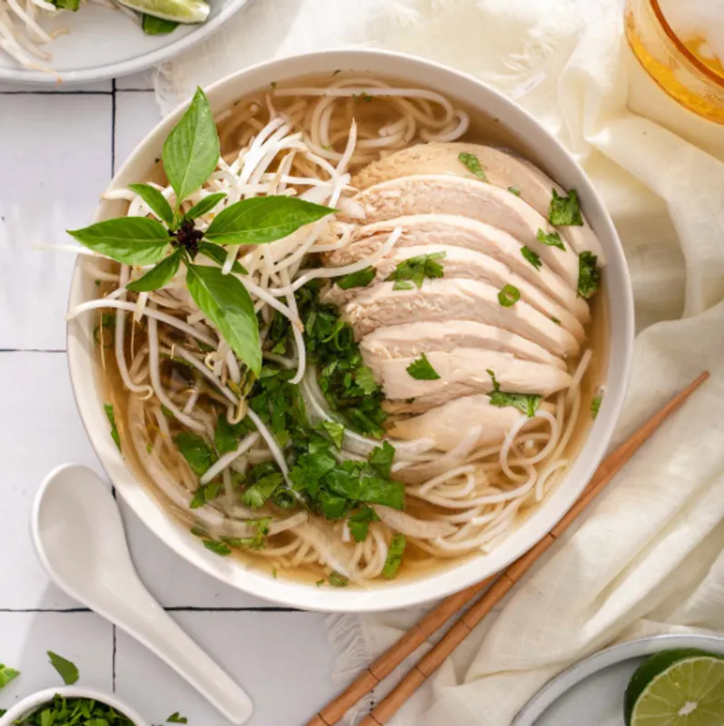 P2. CHICKEN PHO