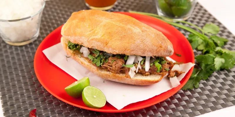 Torta Carnitas