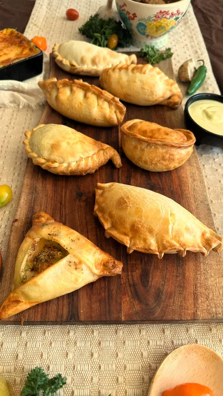 1/2 dozen assorted empanadas