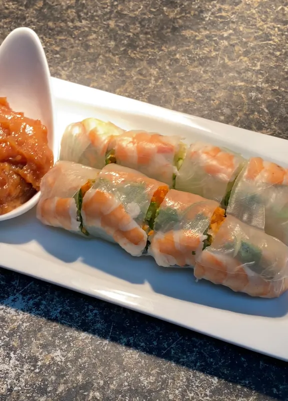 Fresh Spring Rolls (2 Big rolls un cut)