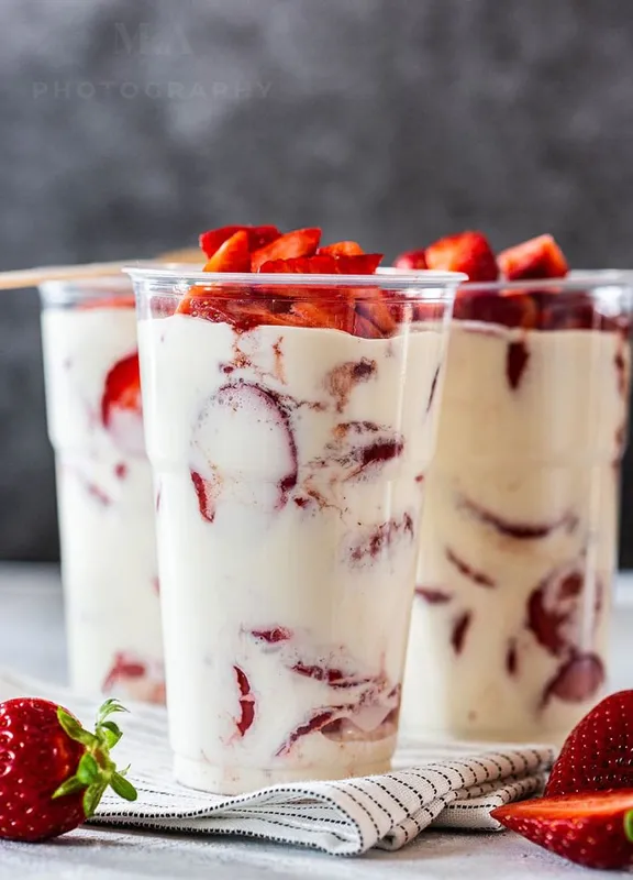 Strawberries W/cream-Fresas con crema