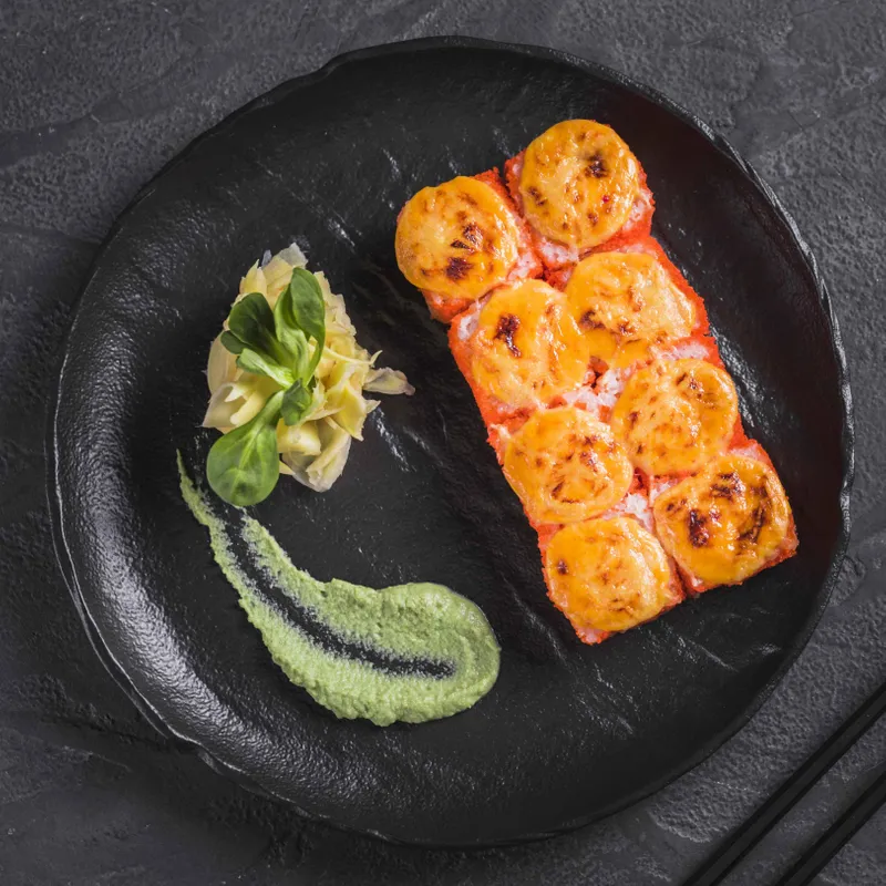 R7. Spicy Salmon Roll