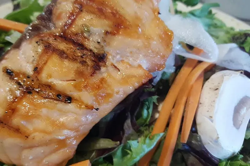 Grilled Salmon Salad