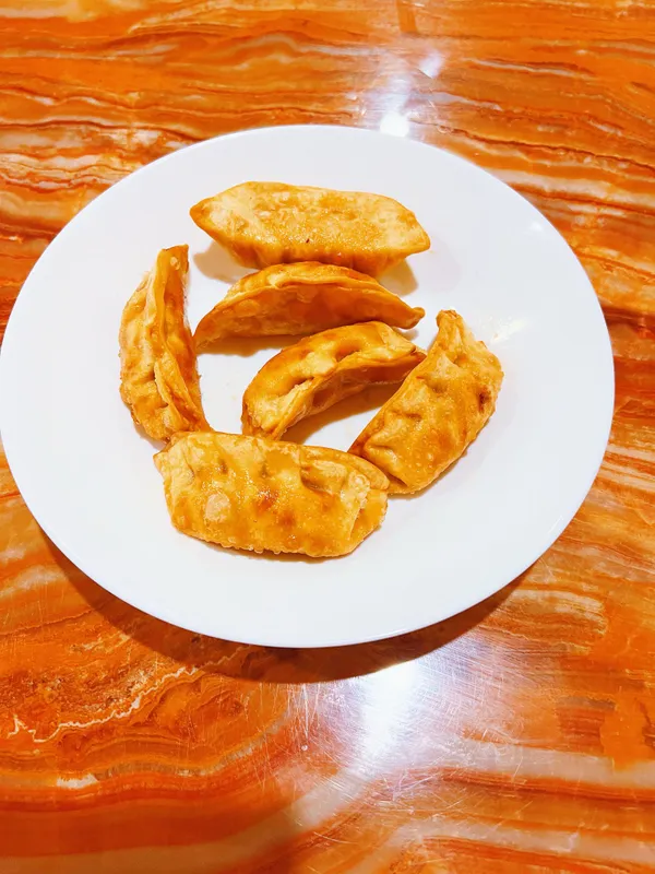 Pan Fried Dumplings(6) 鍋貼