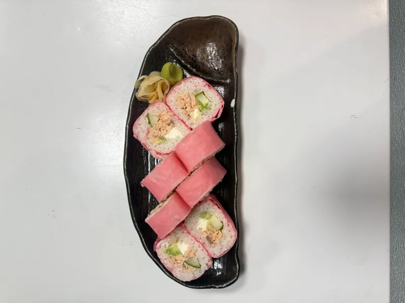 Pinky Salmon Roll