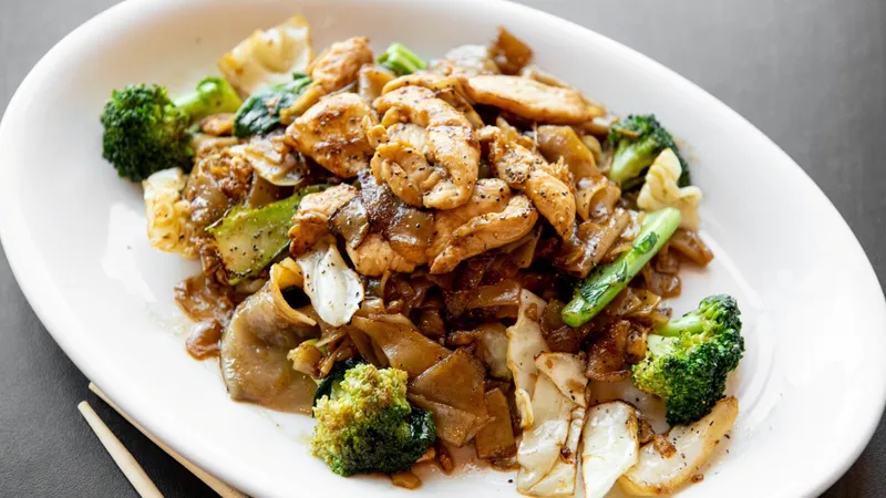 Pad See-Ew (Pan Fried Flat Noodle)