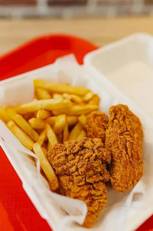 6 Pcs Chicken Wings With Fries