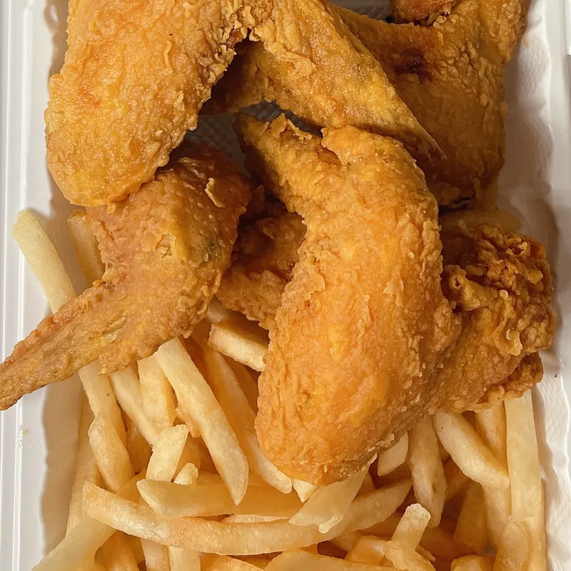 4 Pcs Chicken Wings With Fries